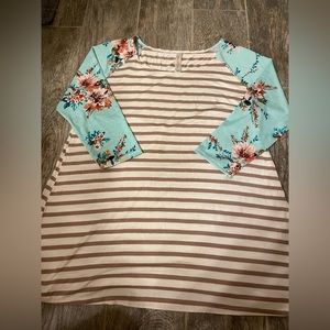 Discount Divas women’s size small striped and floral top